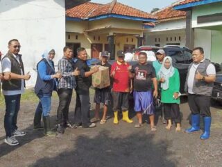 Sungai Babakan Meluap, DPU Brebes Salurkan Bantuan untuk Warga Terdampak Banjir