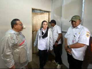 Bupati Brebes Dampingi Warga Pindah ke Huntara Usai Bencana Tanah Bergerak