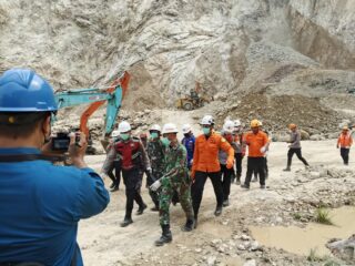 Update Longsor Cirebon: 2 Jenazah Korban Tambang Gunung Kuda Ditemukan, Total 19 Tewas
