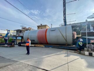 Bandel! Truk ODOL Angkut Tabung Baja Nekat Terobos Kota Bumiayu Saat Libur Nataru, Mogok dan Lumpuhkan Arus Lalu Lintas